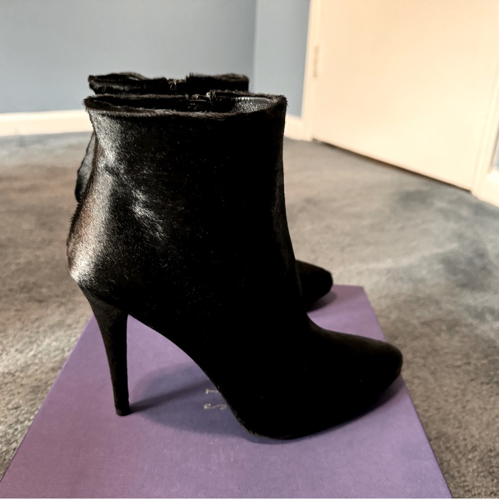 Stuart Weitzman Dyed Calf Hair Booties Size 9 NIB